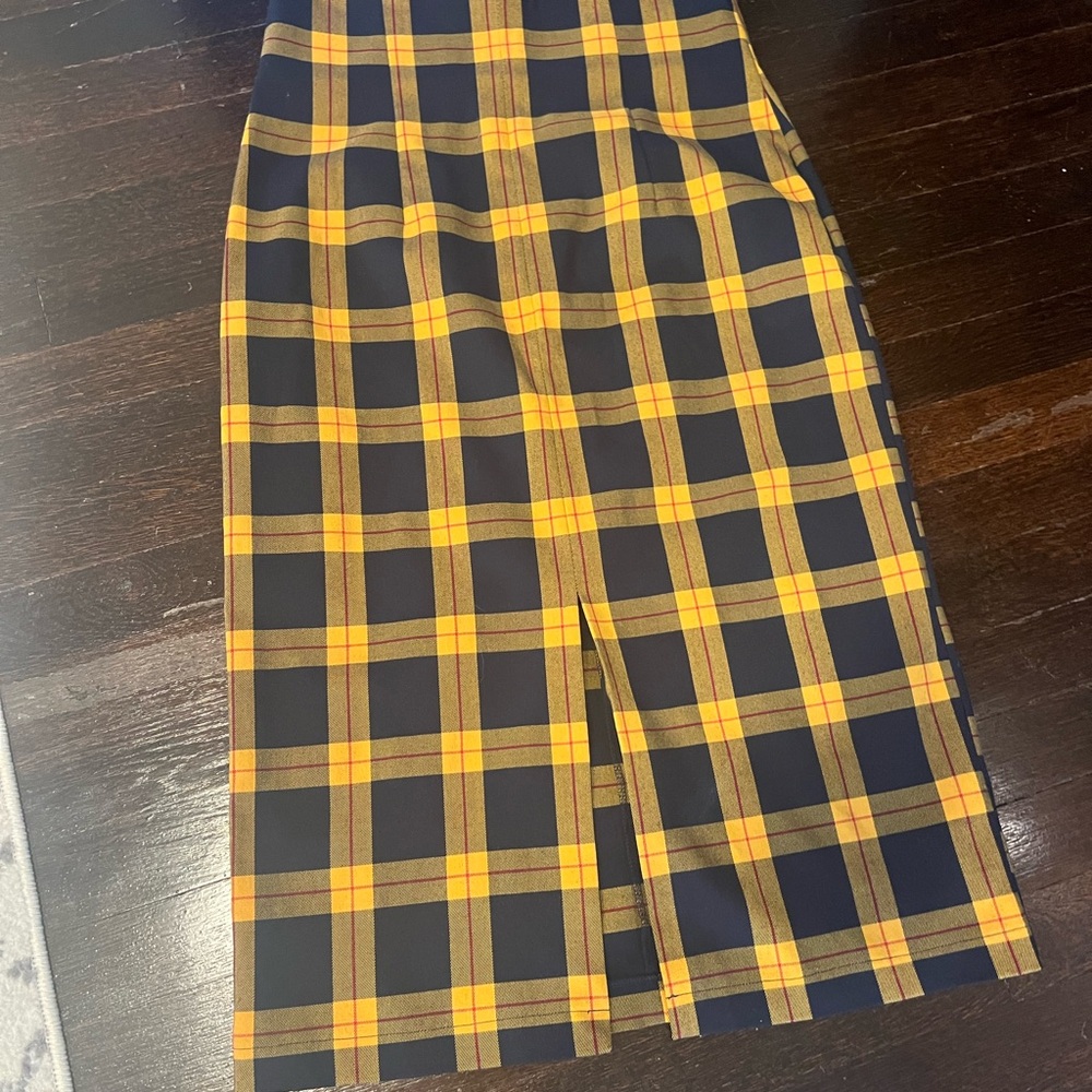 Top shop stretch pencil skirt 

Size 8